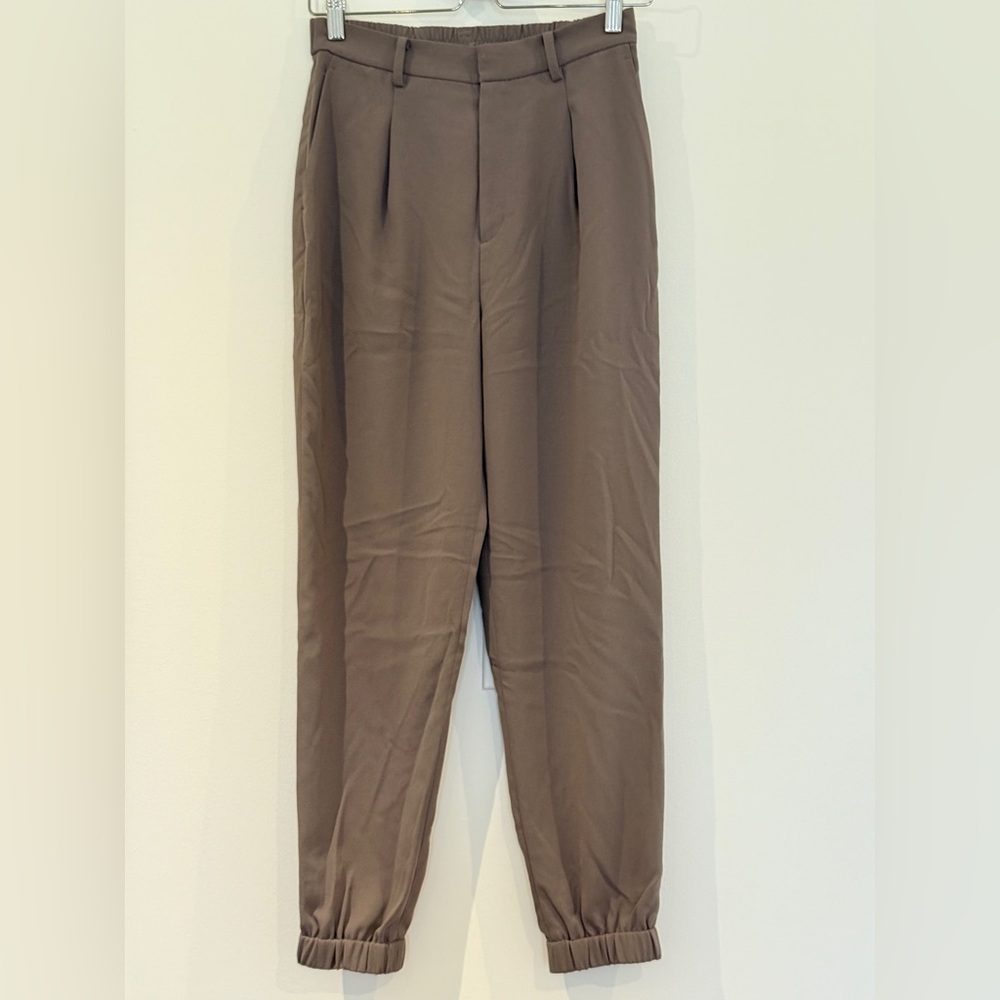 Like New‼️ UNIQLO Tapered Ankle Trousers Pants | Size S, Waist 26-27inch